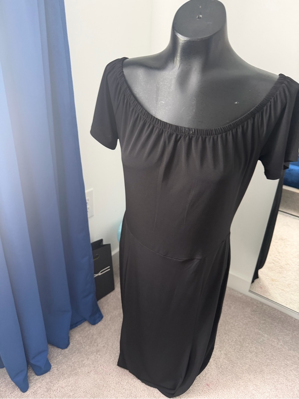 Black Scoop-Neck Midi Dress - Women's Elegant Everyday Style